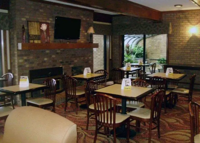 Quality Inn & Suites Searcy I-57